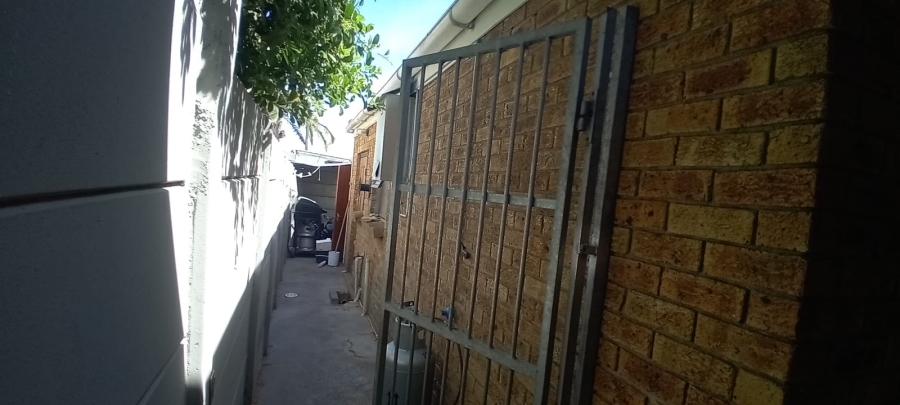 To Let 2 Bedroom Property for Rent in Jagtershof Western Cape